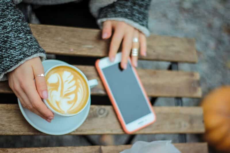 Find Girls Online: Flirting, Friendship and Romance Tips